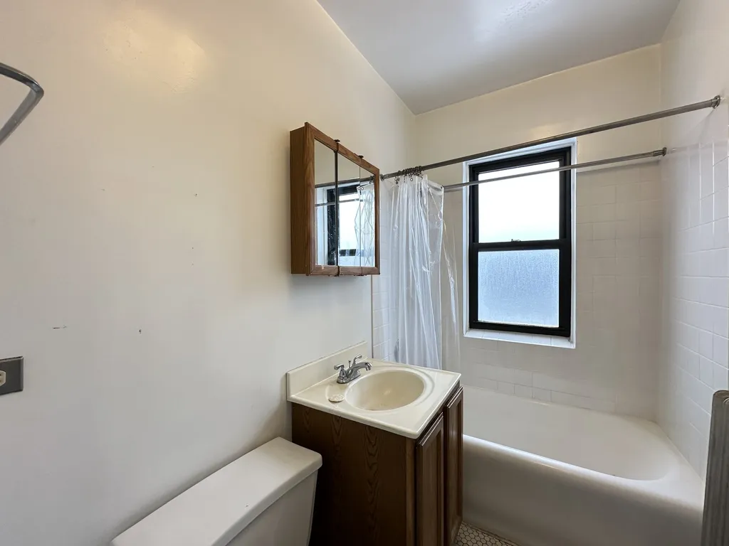 1913 W Larchmont Ave, ,  60613, USA 60613-unit#3A-Chicago-IL