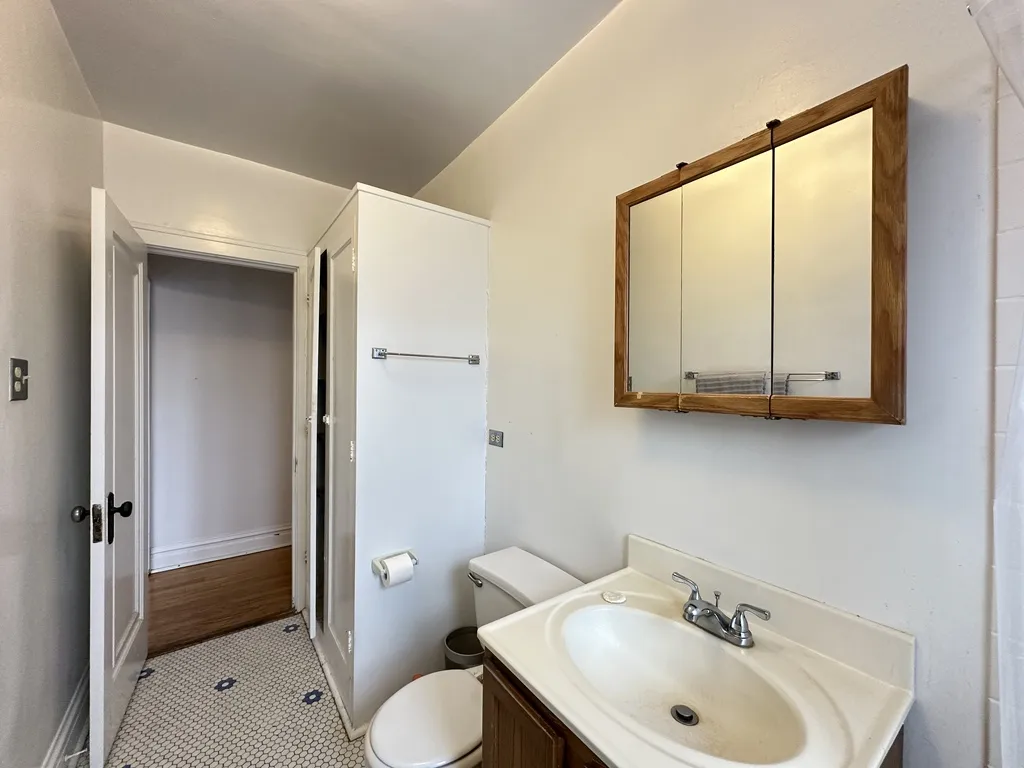 1913 W Larchmont Ave, ,  60613, USA 60613-unit#3A-Chicago-IL