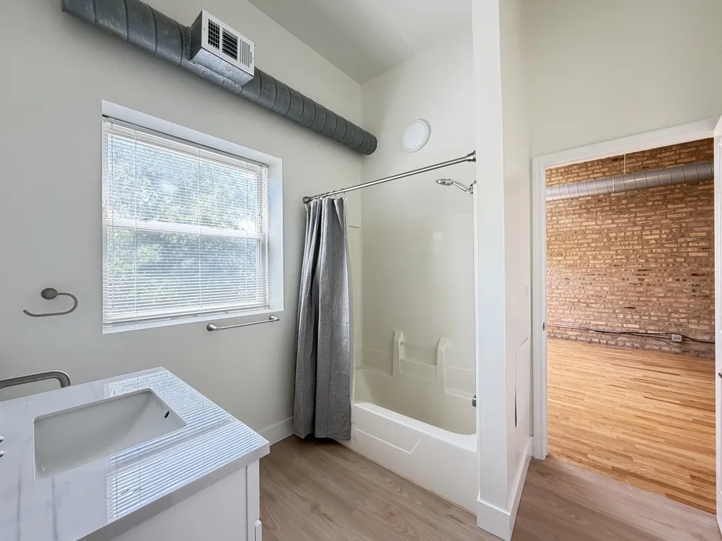 3138 N Lincoln Ave, ,  60657, USA 60657-unit#1R-Chicago-IL