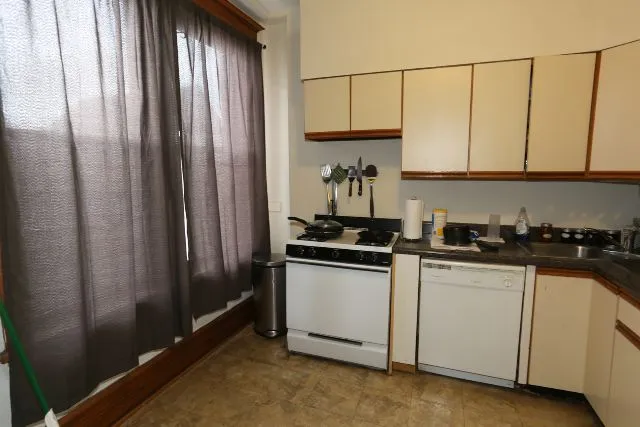 1358 W Barry Ave, ,  60657, USA 60657-unit#2W-Chicago-IL