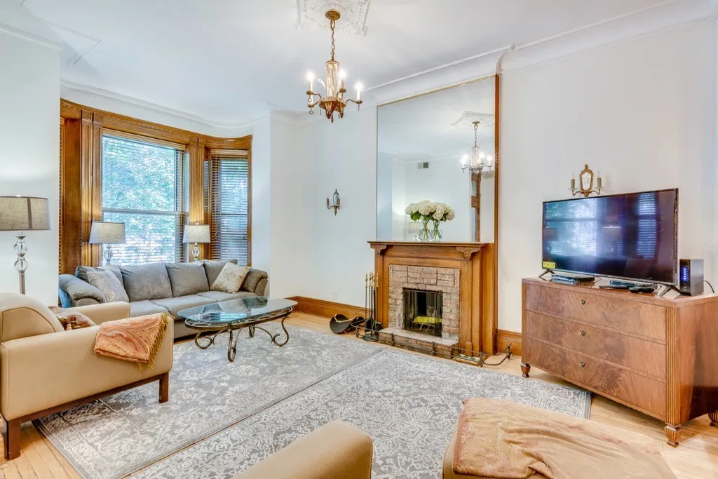 931 W Newport Ave, ,  60657, USA 60657-unit#1-Chicago-IL