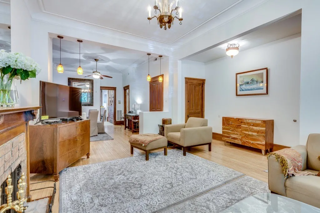 931 W Newport Ave, ,  60657, USA 60657-unit#1-Chicago-IL