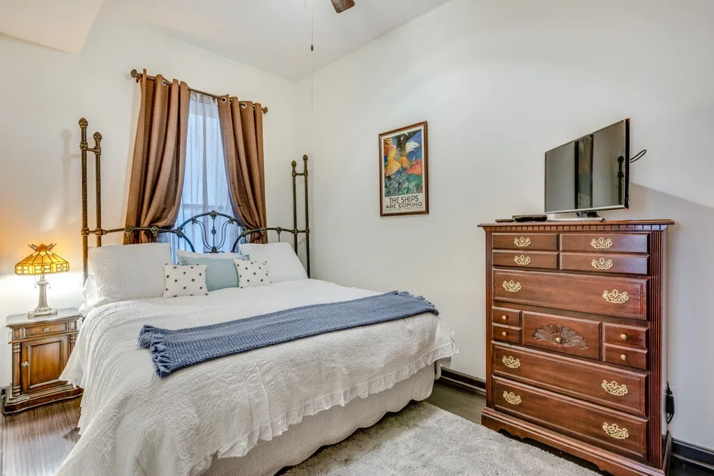 931 W Newport Ave, ,  60657, USA 60657-unit#1-Chicago-IL