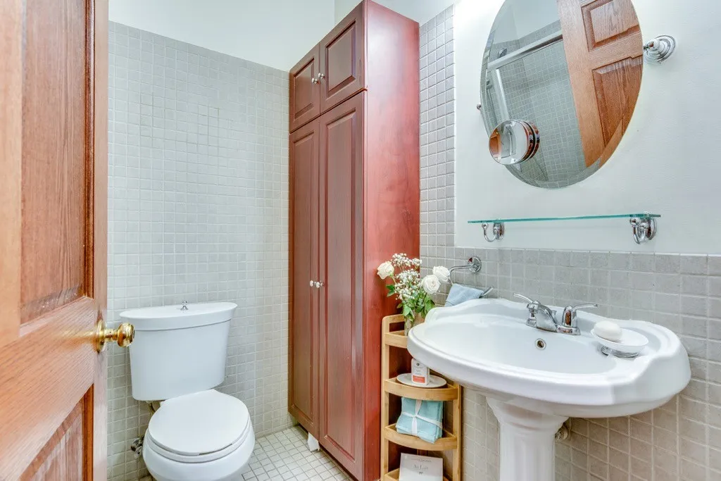 931 W Newport Ave, ,  60657, USA 60657-unit#1-Chicago-IL