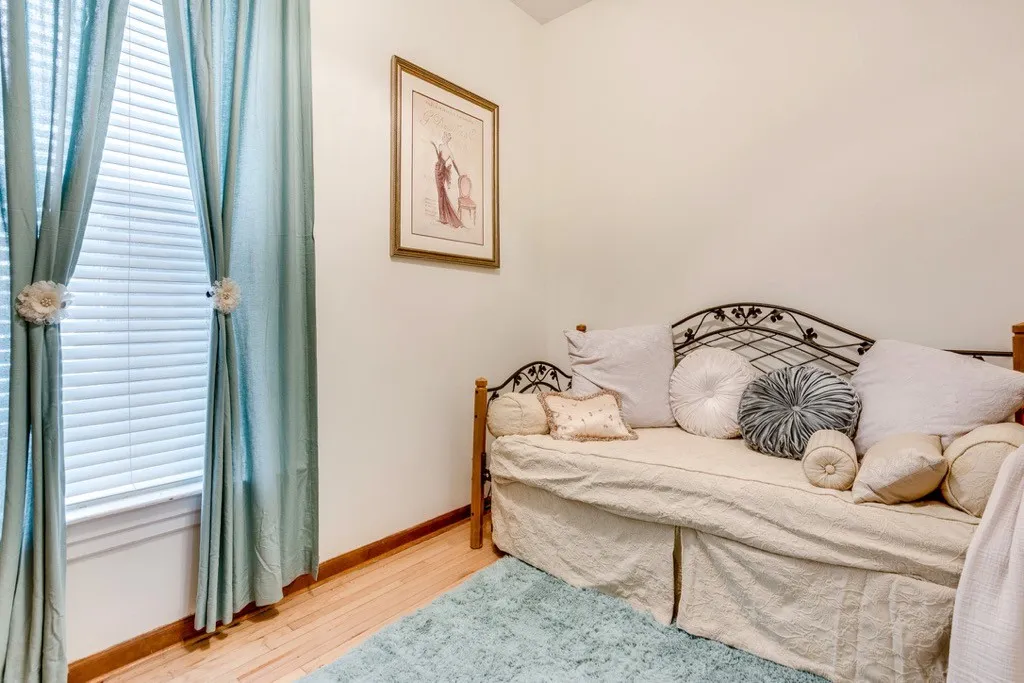 931 W Newport Ave, ,  60657, USA 60657-unit#1-Chicago-IL