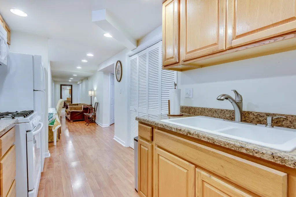 931 W Newport Ave, ,  60657, USA 60657-unit#1-Chicago-IL