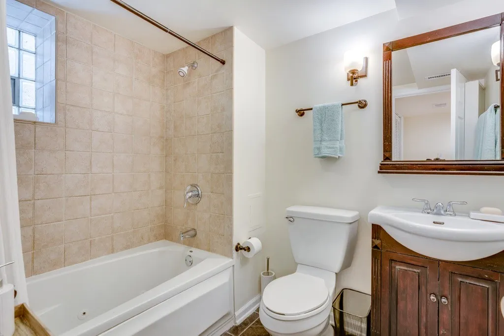 931 W Newport Ave, ,  60657, USA 60657-unit#1-Chicago-IL
