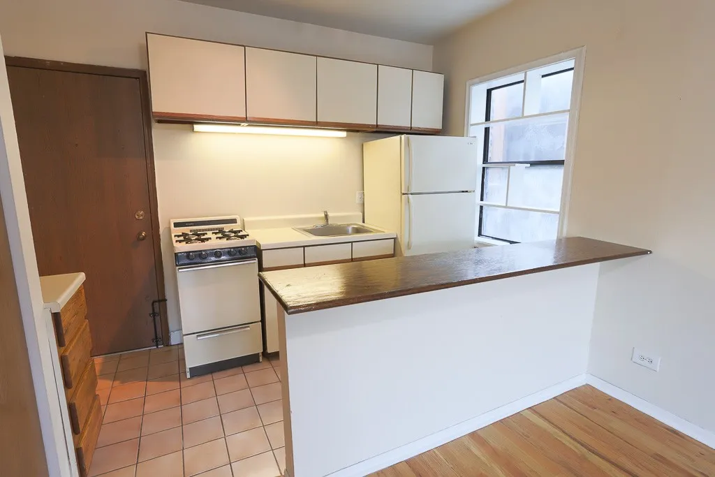 823 W Cornelia Ave, ,  60657, USA 60657-unit#318-Chicago-IL