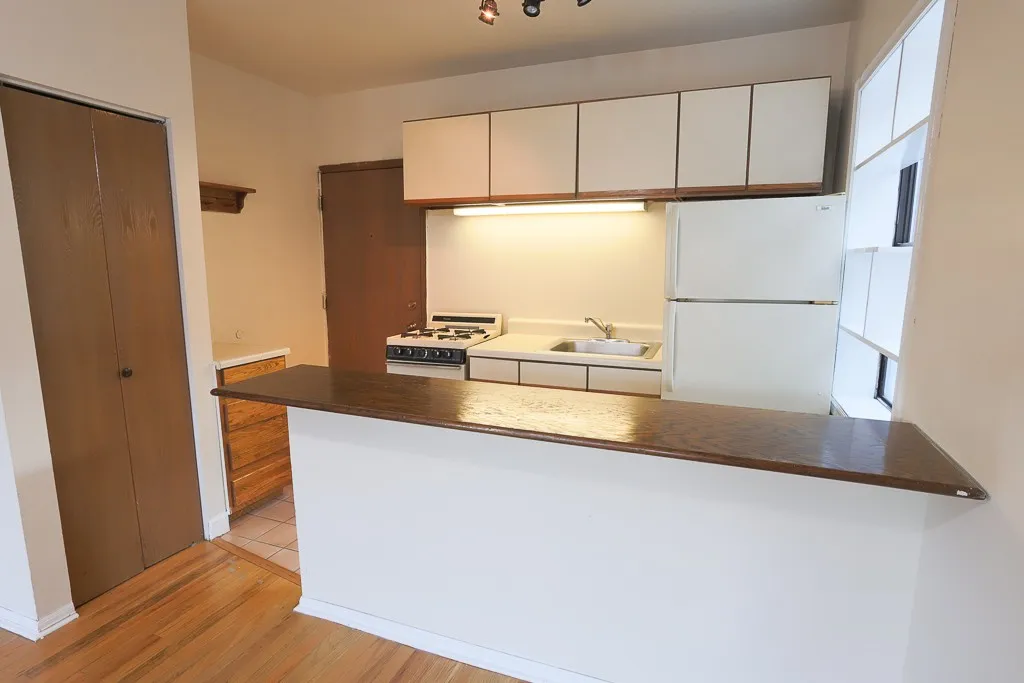 823 W Cornelia Ave, ,  60657, USA 60657-unit#318-Chicago-IL