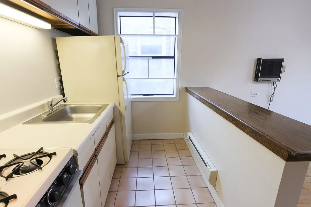823 W Cornelia Ave, ,  60657, USA 60657-unit#318-Chicago-IL