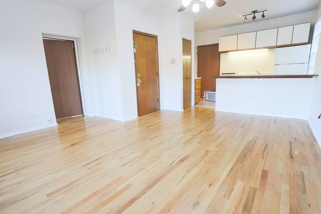 823 W Cornelia Ave, ,  60657, USA 60657-unit#318-Chicago-IL
