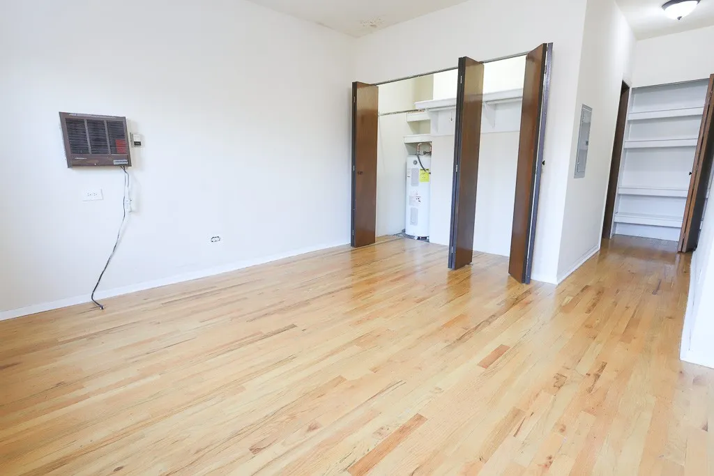 823 W Cornelia Ave, ,  60657, USA 60657-unit#318-Chicago-IL