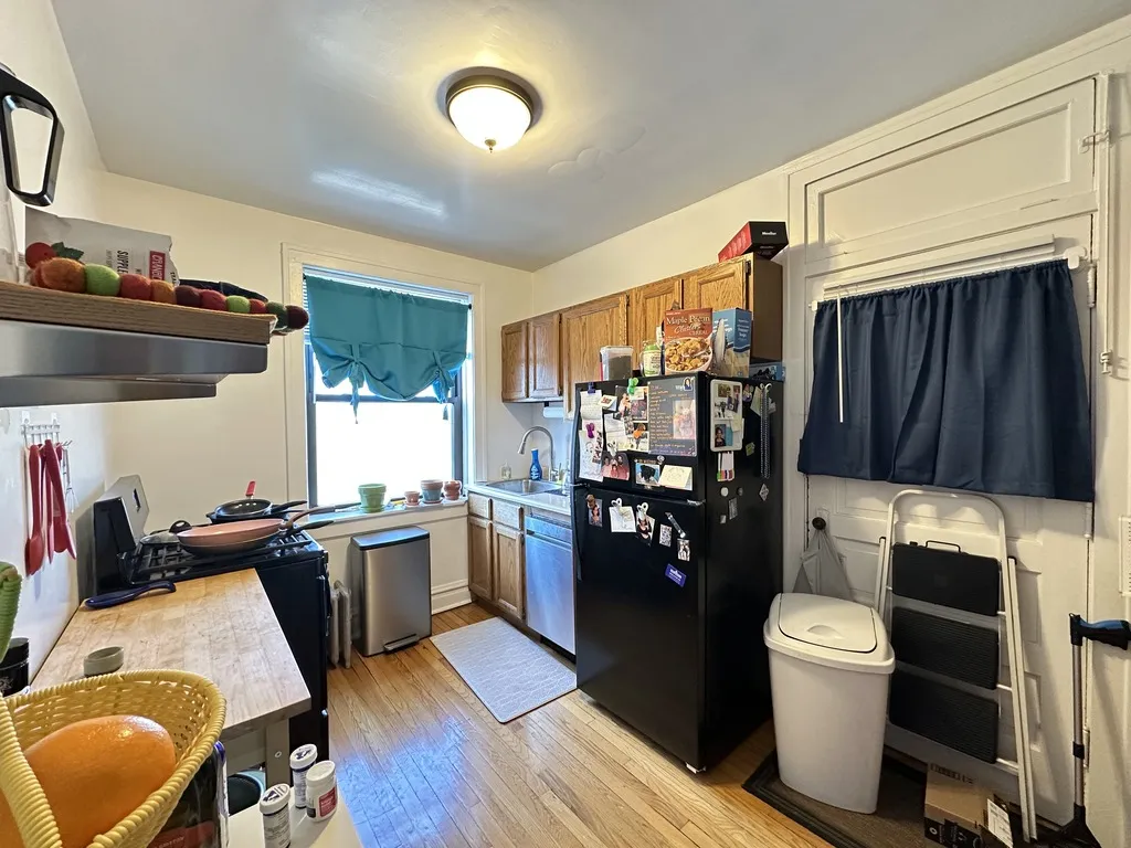 1911 W Larchmont Ave, ,  60613, USA 60613-unit#3B-Chicago-IL