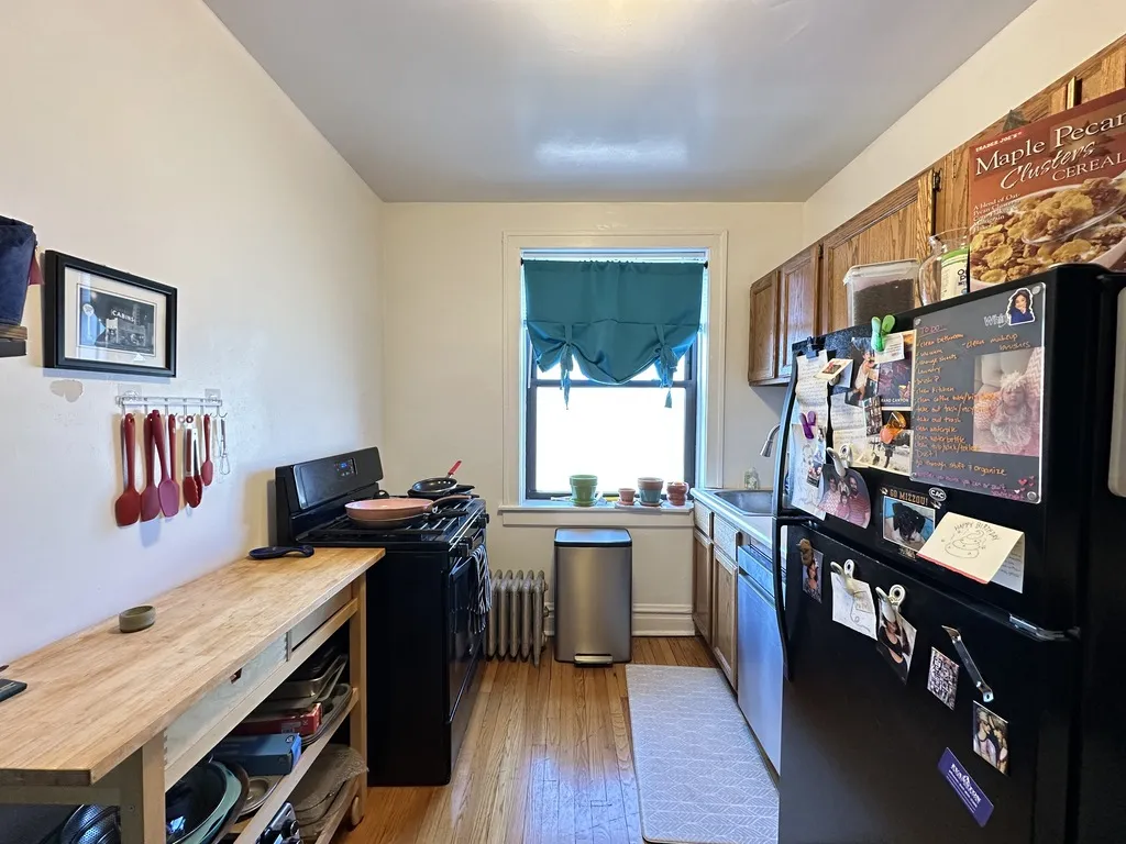 1911 W Larchmont Ave, ,  60613, USA 60613-unit#3B-Chicago-IL