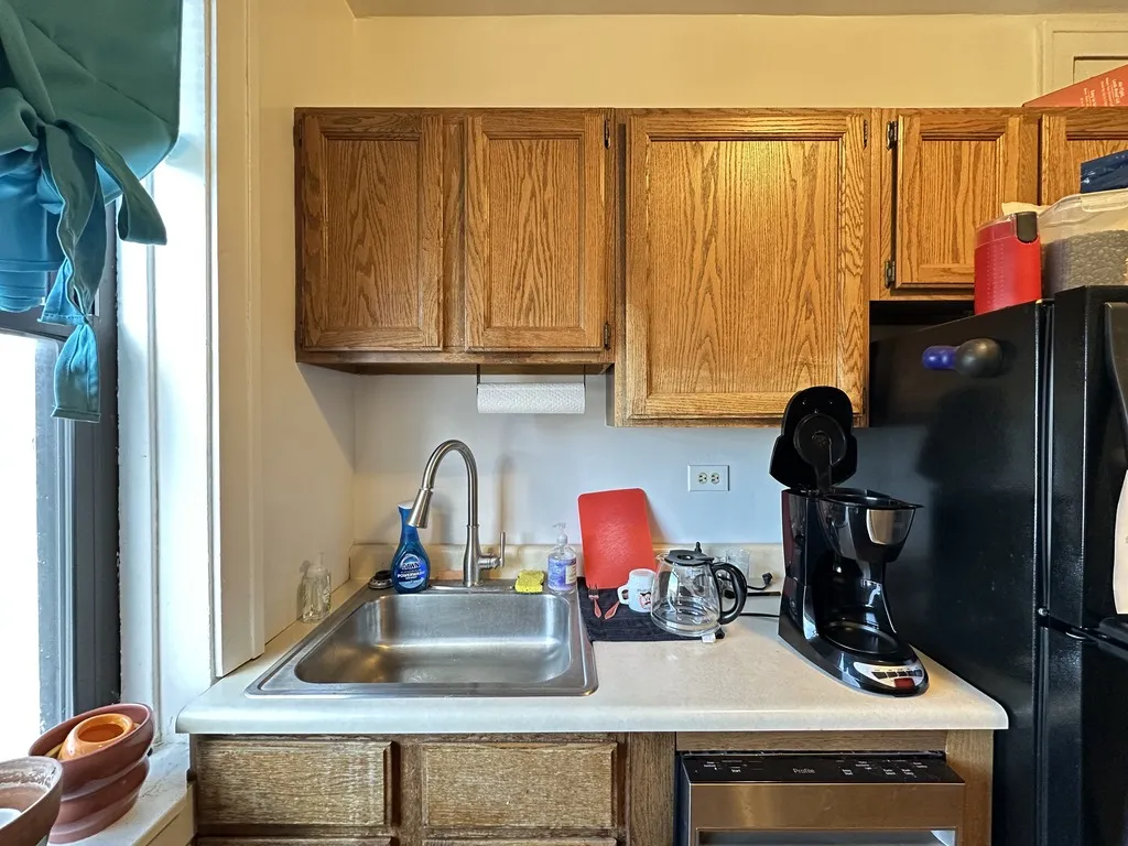 1911 W Larchmont Ave, ,  60613, USA 60613-unit#3B-Chicago-IL