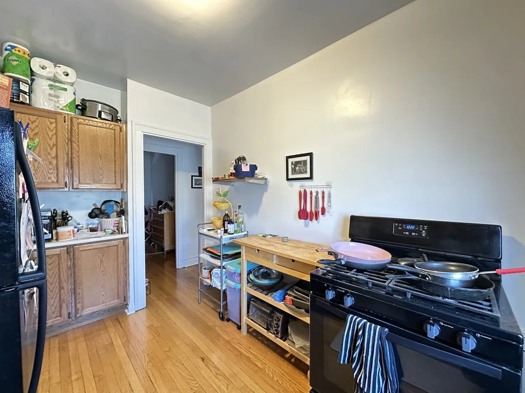 1911 W Larchmont Ave, ,  60613, USA 60613-unit#3B-Chicago-IL