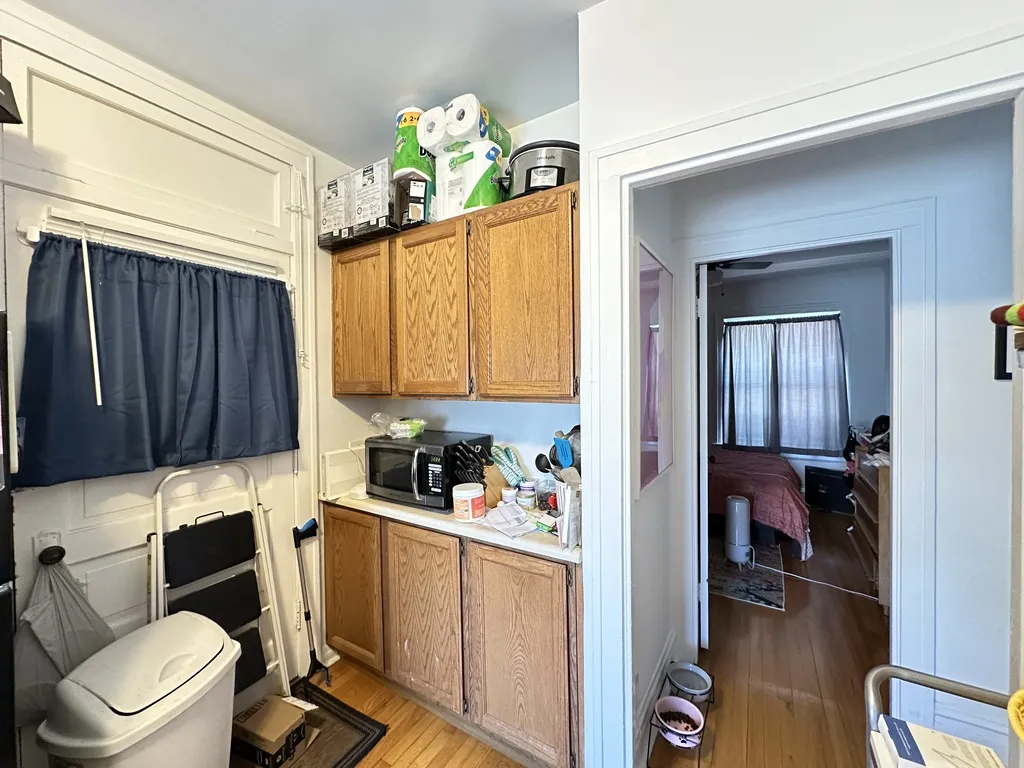 1911 W Larchmont Ave, ,  60613, USA 60613-unit#3B-Chicago-IL