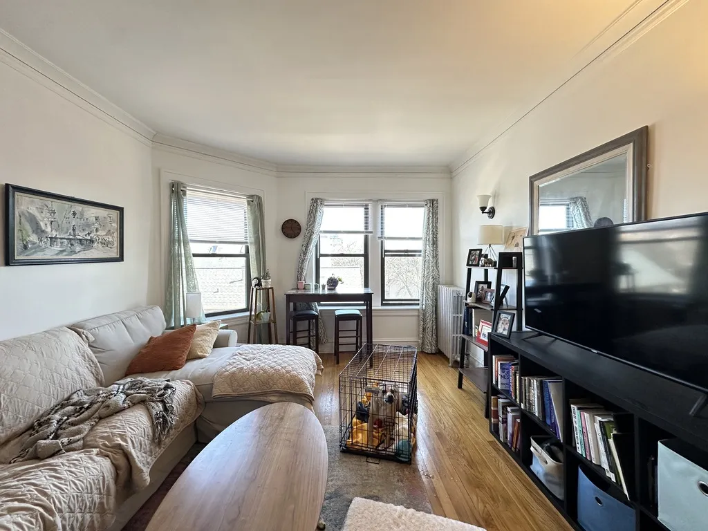 1911 W Larchmont Ave, ,  60613, USA 60613-unit#3B-Chicago-IL