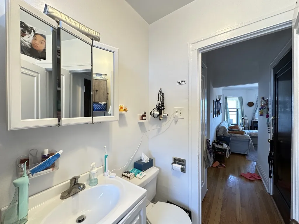 1911 W Larchmont Ave, ,  60613, USA 60613-unit#3B-Chicago-IL