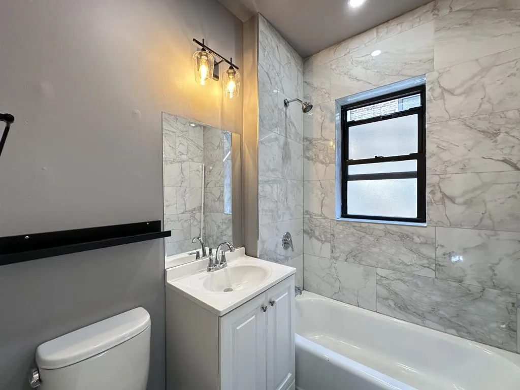633 W Cornelia Ave, ,  60657, USA 60657-unit#1W-Chicago-IL