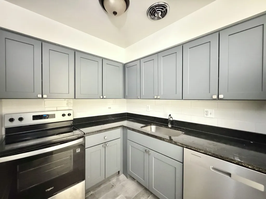 3825 N Pine Grove Ave, ,  60613, USA 60613-unit#506-Chicago-IL