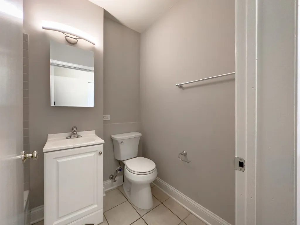 5746 N Winthrop Ave, ,  60660, USA 60660-unit#104-Chicago-IL
