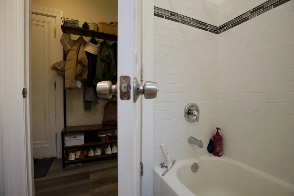 646 W Roscoe St, ,  60657, USA 60657-unit#2N-Chicago-IL