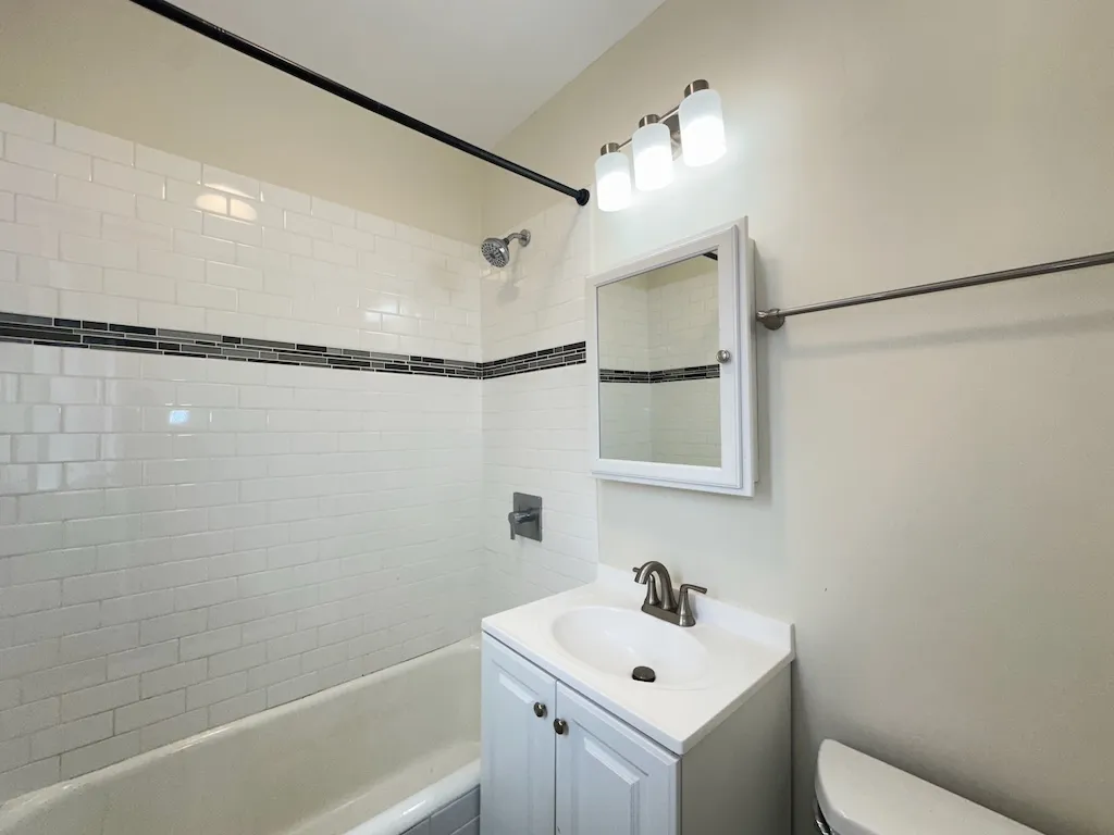 646 W Roscoe St, ,  60657, USA 60657-unit#3N-Chicago-IL