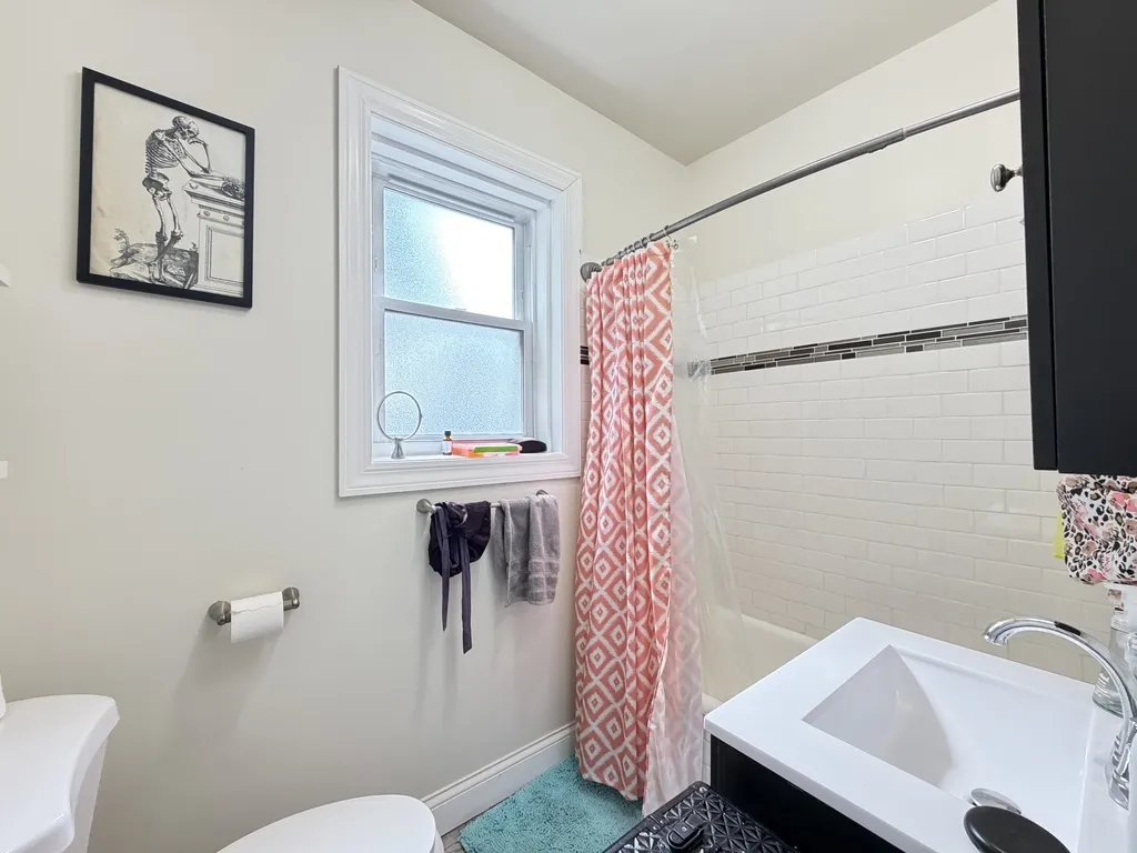 648 W Roscoe St, ,  60657, USA 60657-unit#2N-Chicago-IL