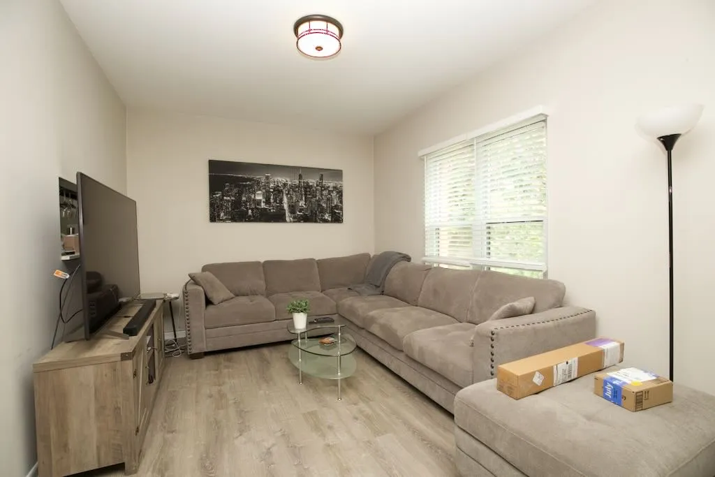 724 W Roscoe St, ,  60657, USA 60657-unit#2S-Chicago-IL
