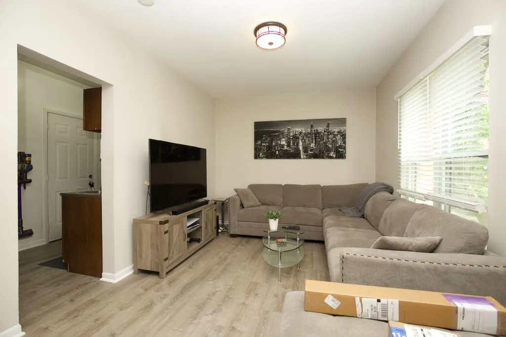 724 W Roscoe St, ,  60657, USA 60657-unit#2S-Chicago-IL