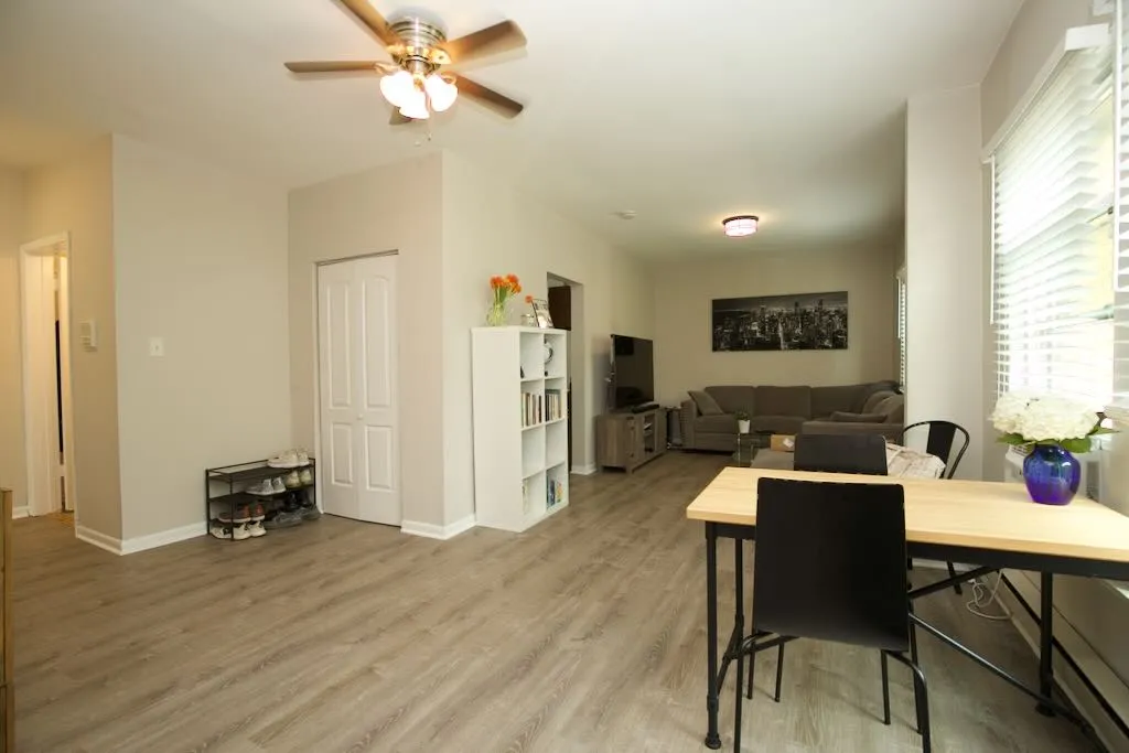 724 W Roscoe St, ,  60657, USA 60657-unit#2S-Chicago-IL