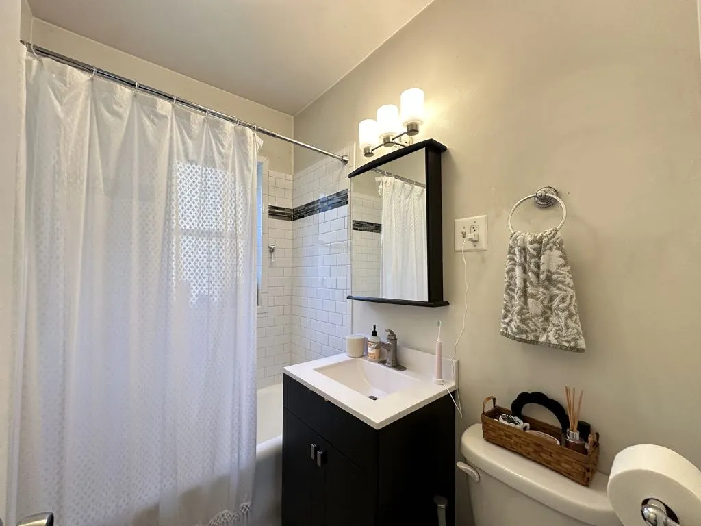 3817 N Greenview Ave, ,  60613, USA 60613-unit#1E-Chicago-IL