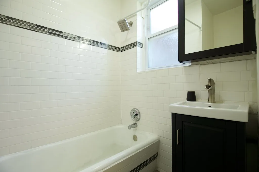 646 W Roscoe St, ,  60657, USA 60657-unit#2S-Chicago-IL