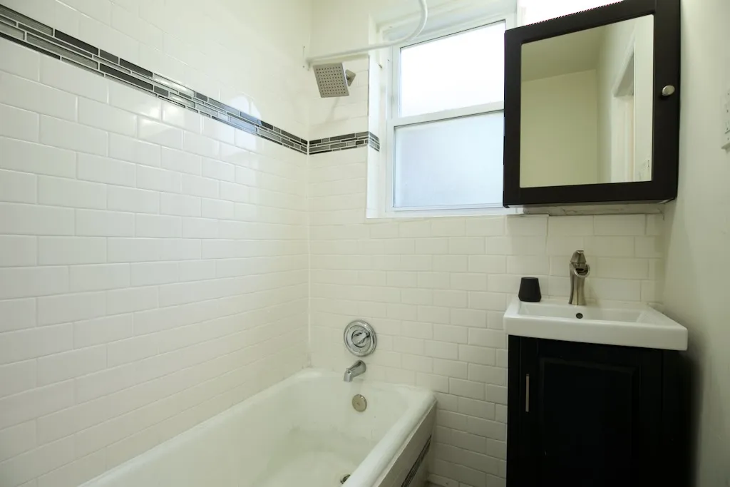 646 W Roscoe St, ,  60657, USA 60657-unit#2S-Chicago-IL