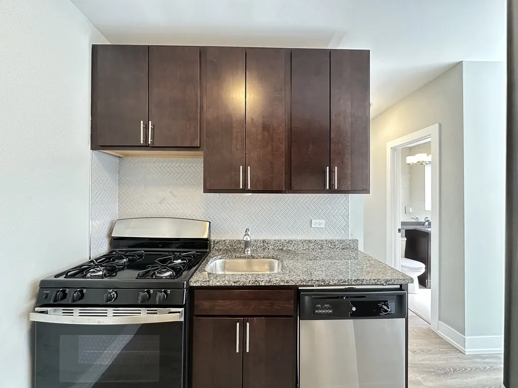 713 W Brompton Ave, ,  60657, USA 60657-unit#63-Chicago-IL