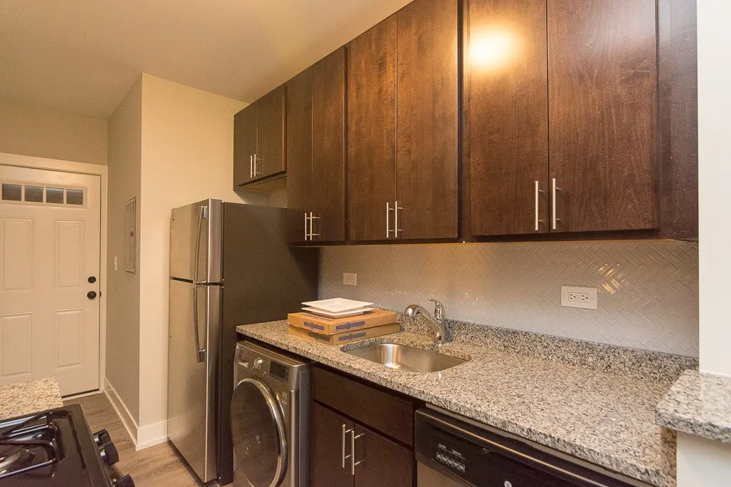 711 W Brompton Ave, , 60657, USA 60657-unit#46-Chicago-IL