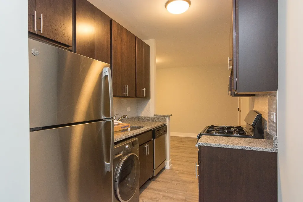 711 W Brompton Ave, , 60657, USA 60657-unit#46-Chicago-IL