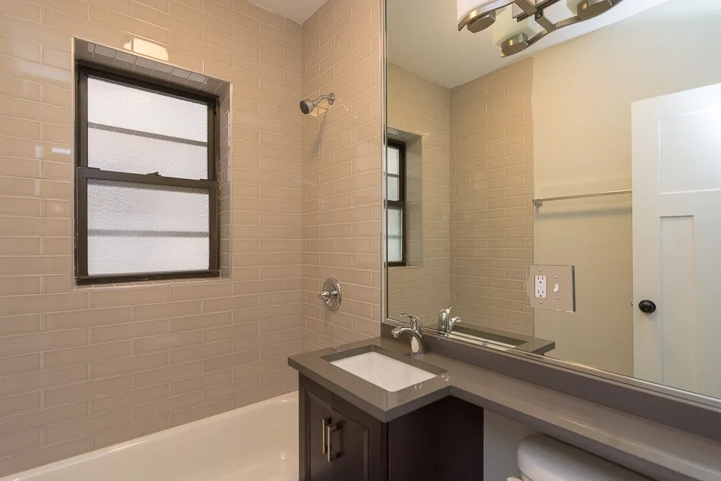 711 W Brompton Ave, , 60657, USA 60657-unit#46-Chicago-IL