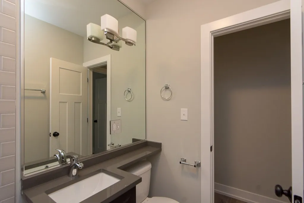 711 W Brompton Ave, , 60657, USA 60657-unit#46-Chicago-IL