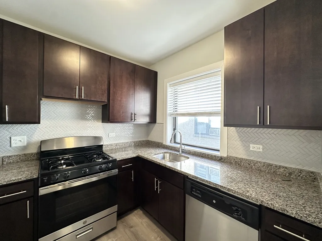 713 W Brompton Ave, ,  60657, USA 60657-unit#65-Chicago-IL