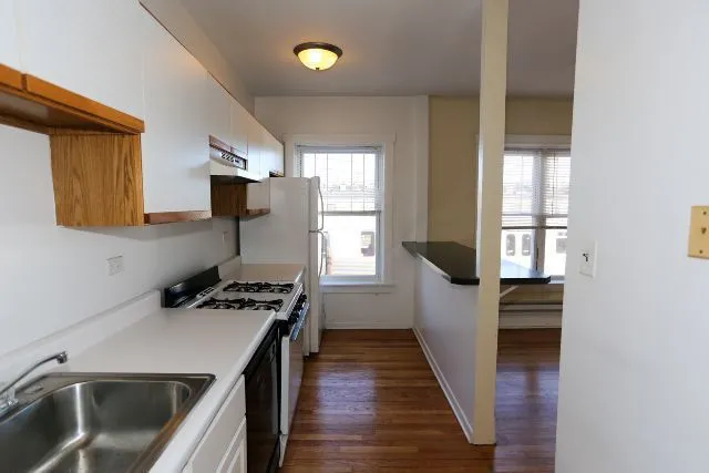 949 W Cornelia Ave, , 60657, USA 60657-unit#2B-Chicago-IL