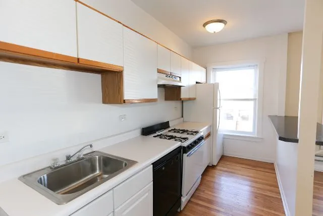 949 W Cornelia Ave, , 60657, USA 60657-unit#2B-Chicago-IL