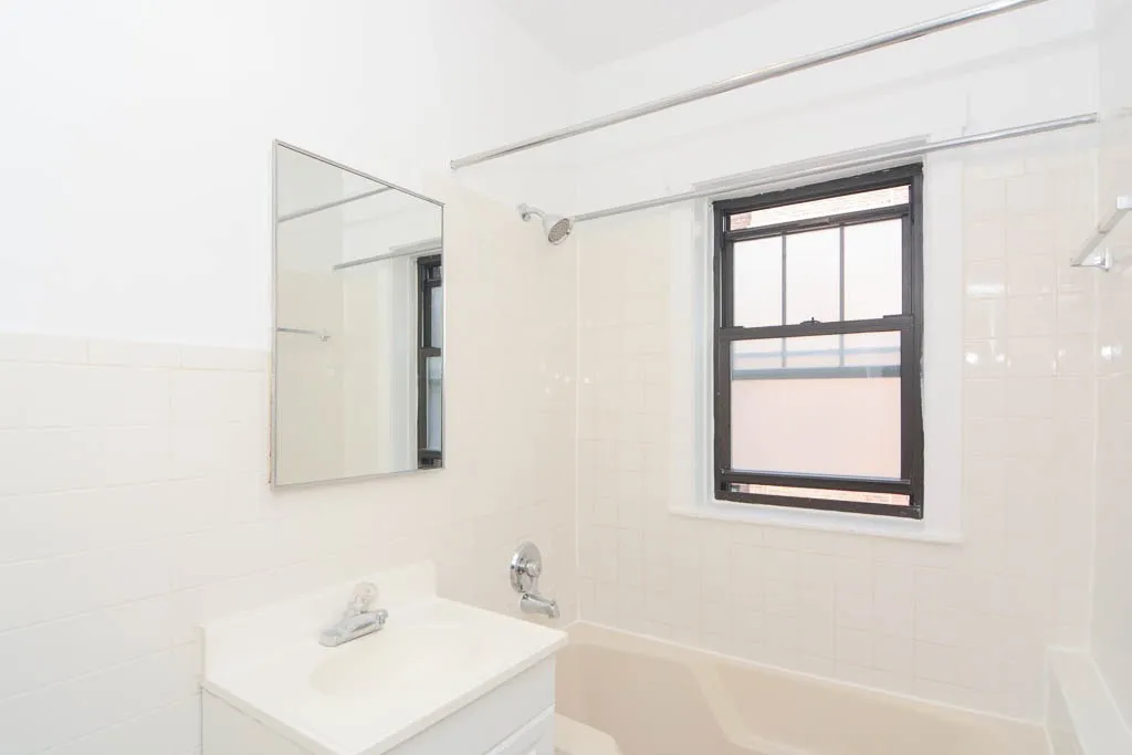 630 W Cornelia Ave, , 60657, USA 60657-unit#2S-Chicago-IL