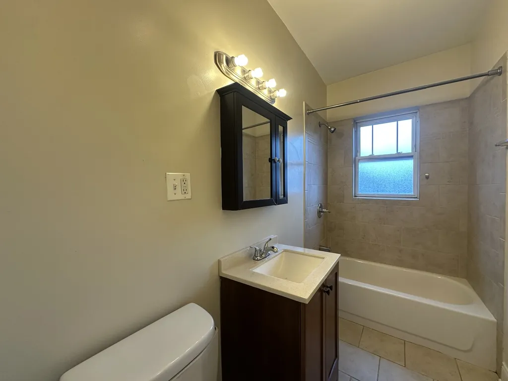 951 W Cornelia Ave, , 60657, USA 60657-unit#3A-Chicago-IL