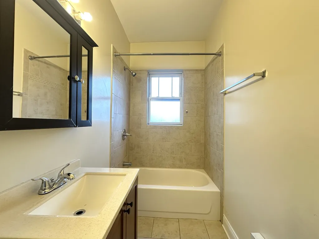 951 W Cornelia Ave, , 60657, USA 60657-unit#3A-Chicago-IL