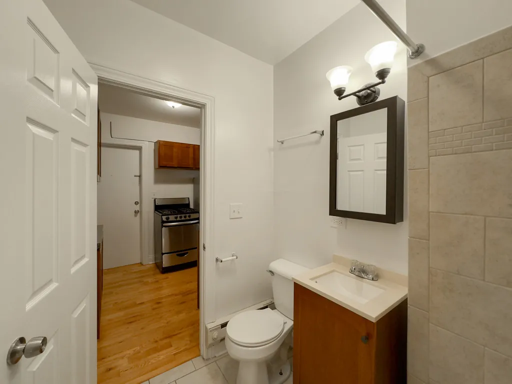 817 W Cornelia Ave, , 60657, USA 60657-unit#207-Chicago-IL