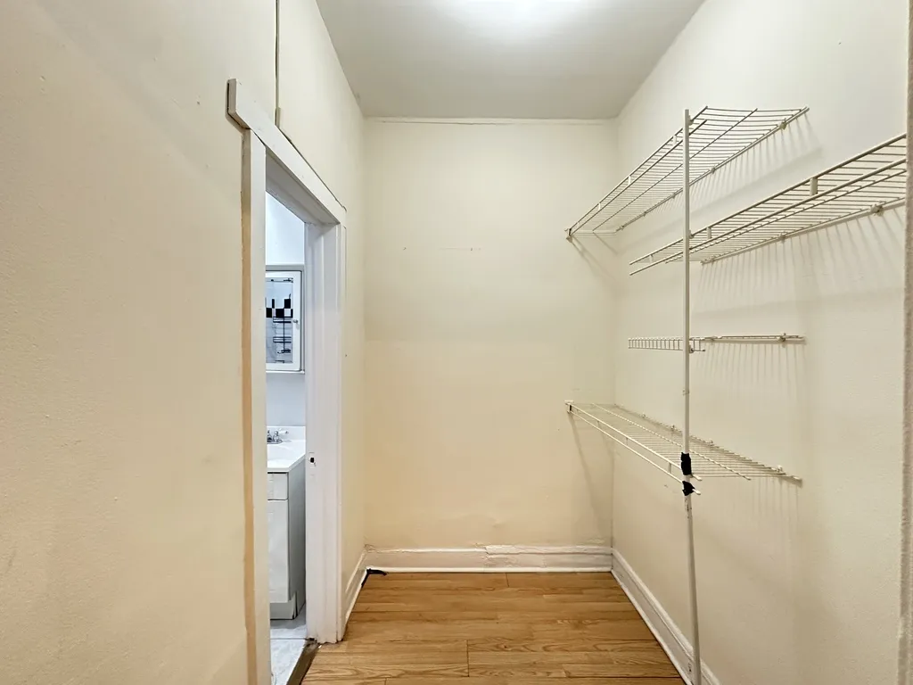 2827 N Burling St, ,  60657, USA 60657-unit#04-Chicago-IL