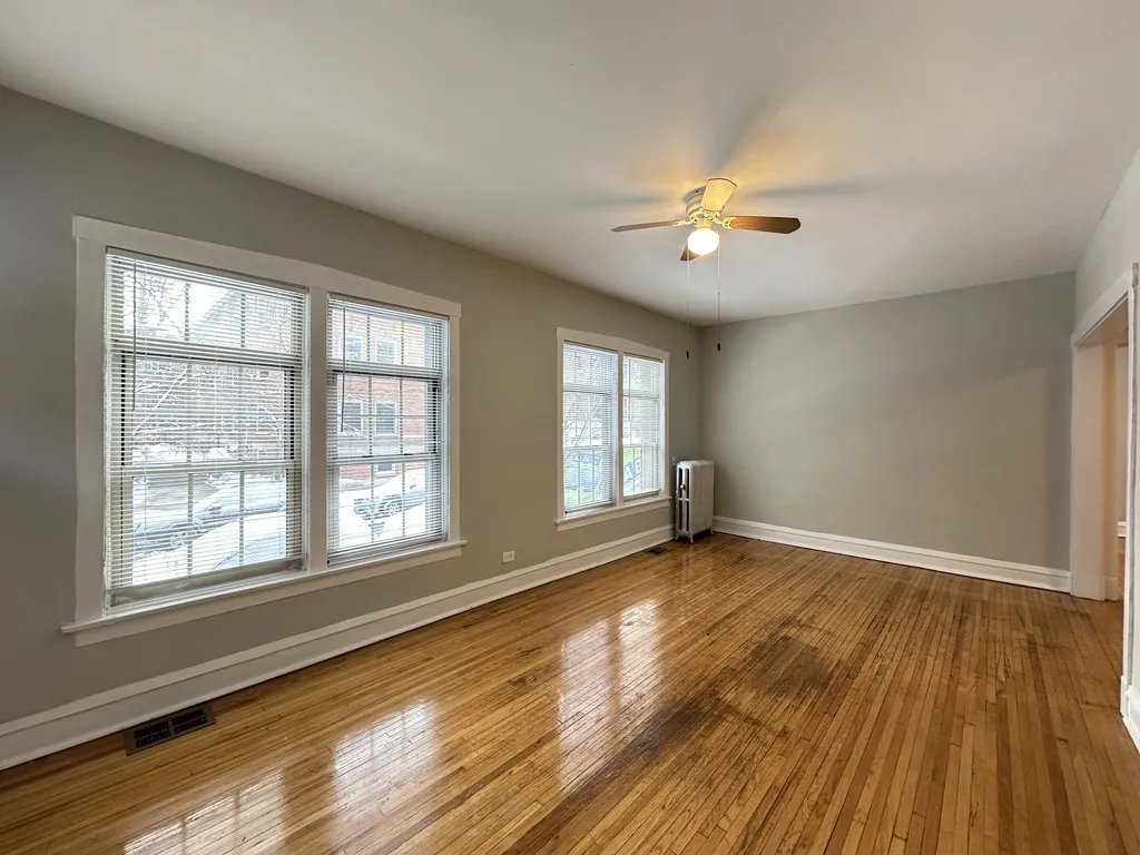 628 W Barry Ave, ,  60657, USA 60657-unit#1S-Chicago-IL