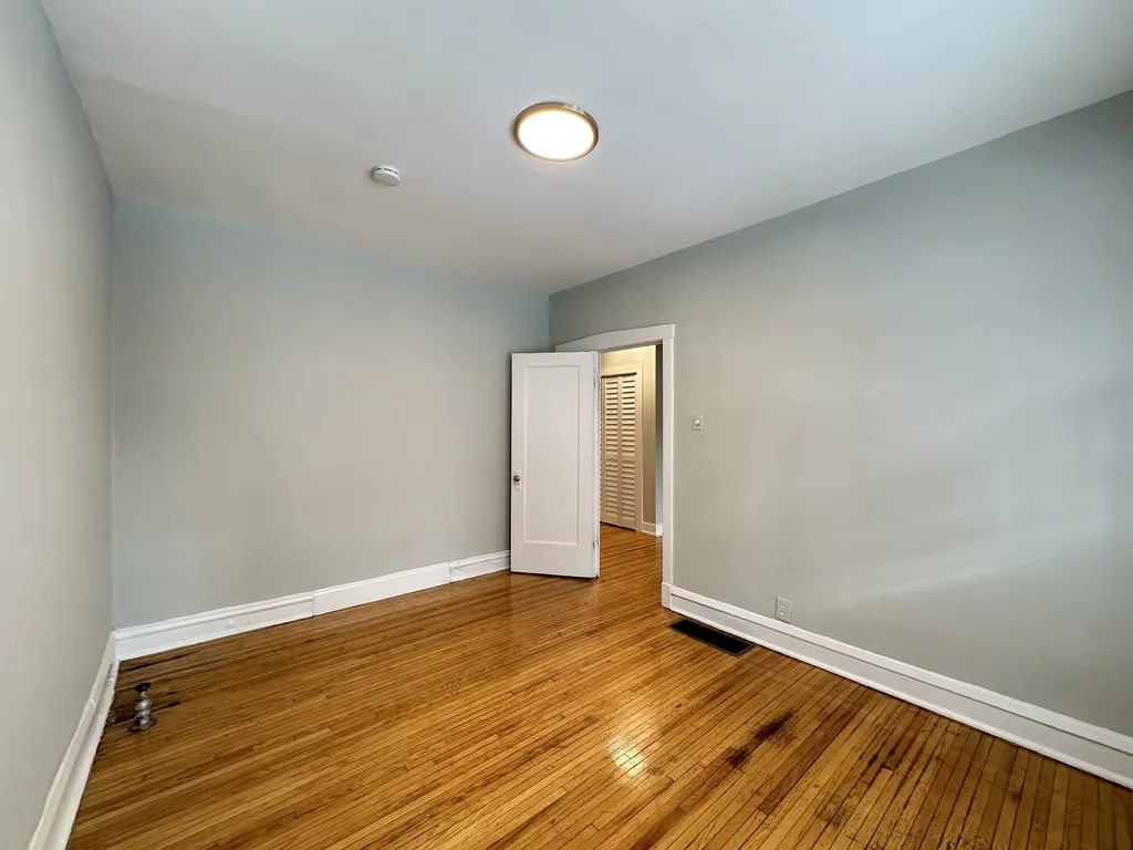 628 W Barry Ave, ,  60657, USA 60657-unit#1S-Chicago-IL